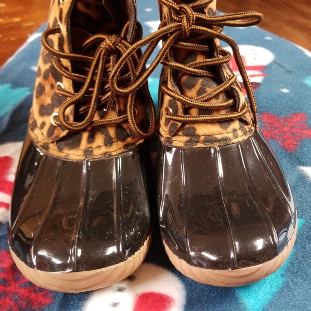 Leopard print rainboots